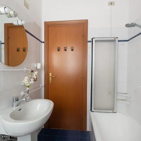 161 - Trilocale Al Primo Piano Con Terrazzo Vista Mare, A Due Passi Da E Numana Centro - White Club Omaggio Dal Lun Al Ven Dal 24-08 Apartamento *